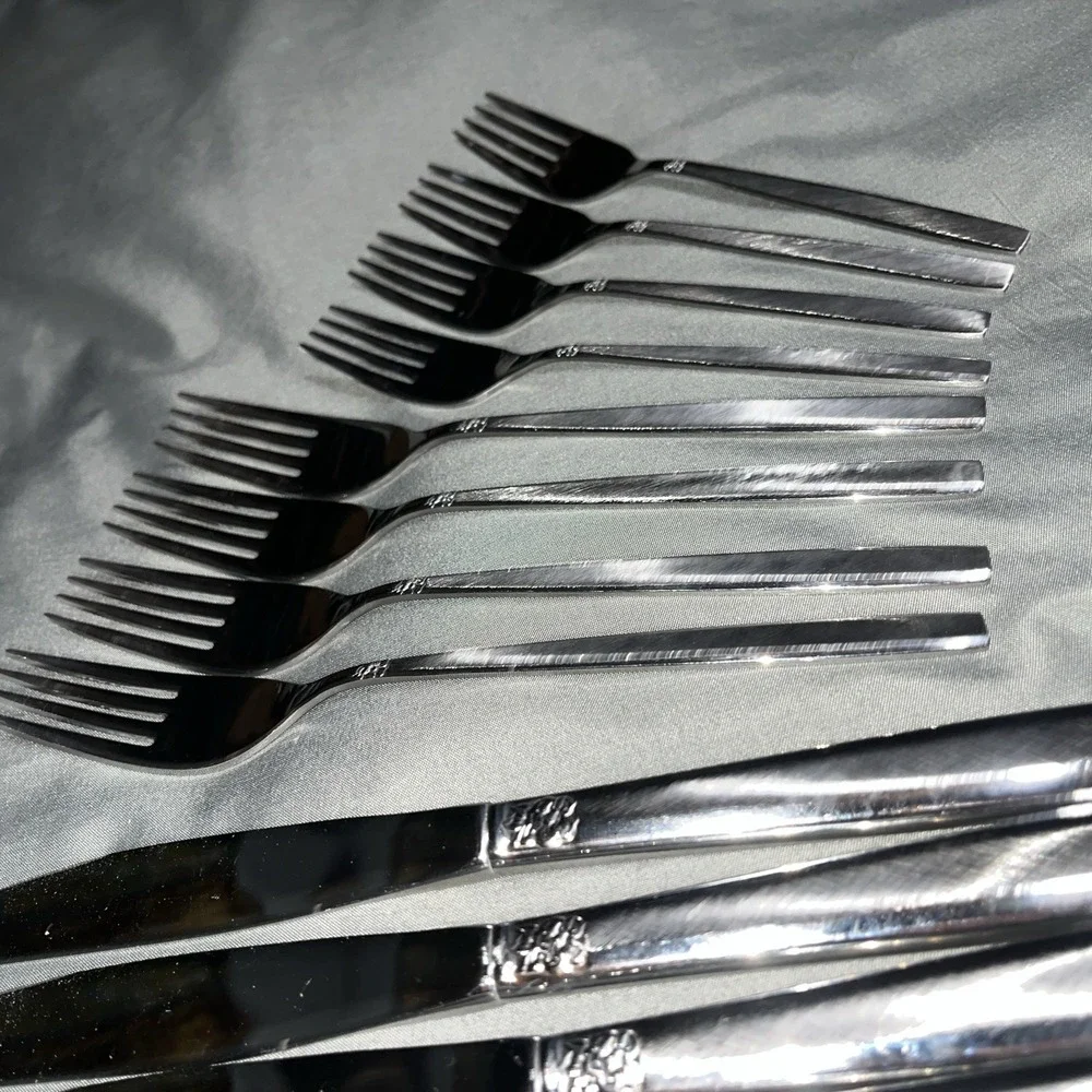 20 Piece SERVICE FOR 4 Oneida Ltd MELISSA Stainless Flatware Spoons Forks Knives